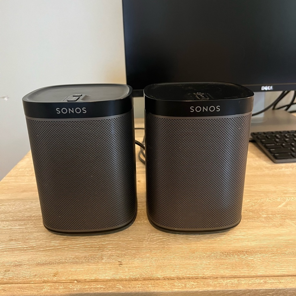 TWO Sonos Speakers Play 1